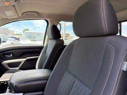 Used 2017 Nissan Titan SV AWD/4WD image 14