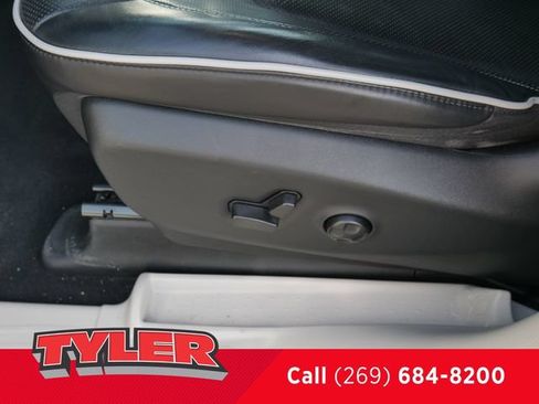 Used 2022 Chrysler Pacifica Limited AWD/4WD image 23