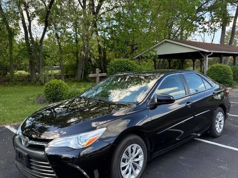 Used 2016 Toyota Camry LE FWD image 1
