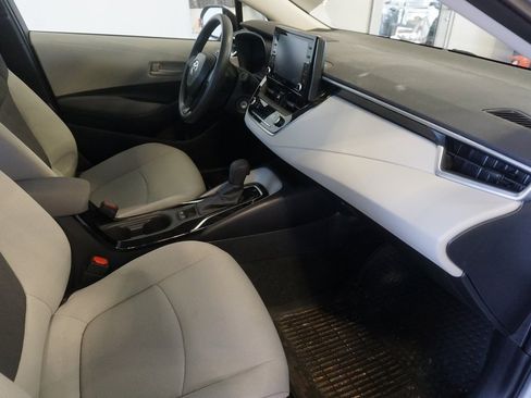 Used 2022 Toyota Corolla LE image 19