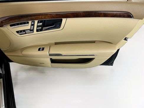 Used 2011 Mercedes-Benz S 550 4MATIC image 31