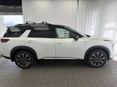 New 2026 Nissan Pathfinder Platinum image 15