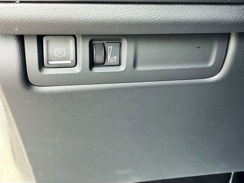 Used 2025 Cadillac XT4 Premium Luxury FWD image 20