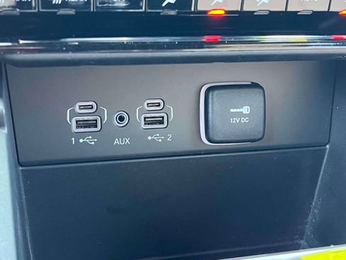 Used 2023 Jeep Grand Cherokee Limited w/ MOPAR Finishing Package AWD/4WD image 11
