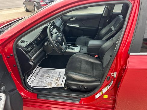 Used 2014 Toyota Camry SE w/ Leather Package FWD image 10
