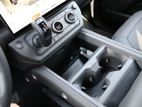 New 2026 Land Rover Defender 110 X-Dynamic SE AWD/4WD image 24