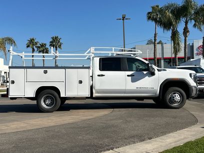 New 2025 GMC Sierra 3500 Pro w/ Convenience Package