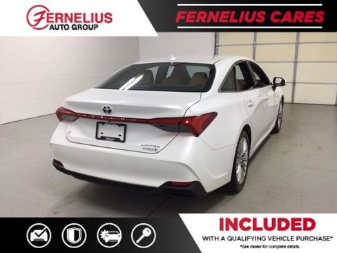 Used 2019 Toyota Avalon Limited image 5