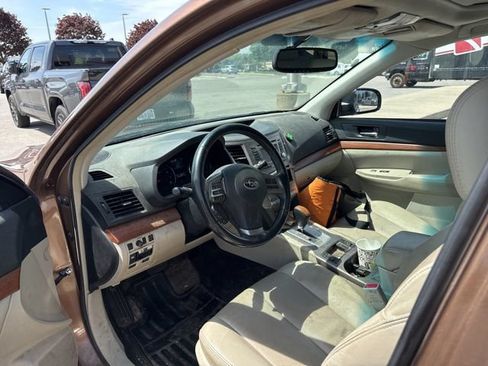Used 2013 Subaru Outback 2.5i Limited AWD/4WD image 9