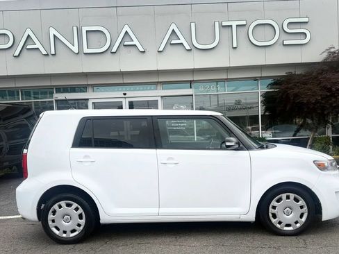 Used 2008 Scion xB FWD image 8