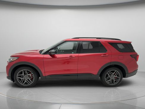 Used 2025 Ford Explorer ST w/ Sun And Sound Package AWD/4WD image 8