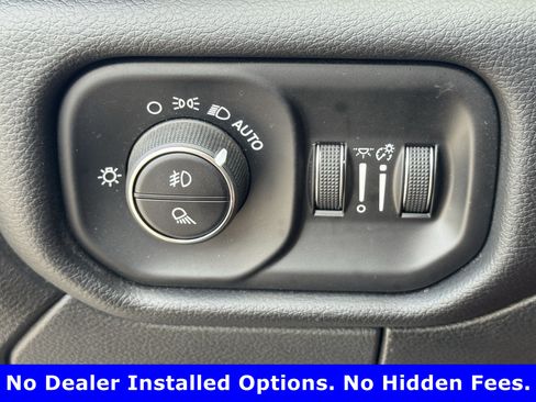 Used 2025 RAM 2500 Laramie AWD/4WD image 22