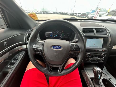 Used 2018 Ford Explorer XLT w/ Equipment Group 201A AWD/4WD image 33
