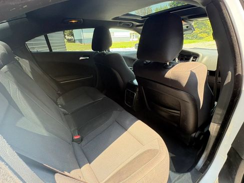 Used 2019 Dodge Charger SXT RWD image 17