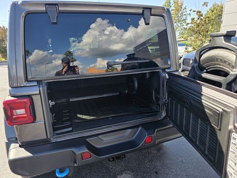 Used 2022 Jeep Wrangler Unlimited Sahara image 13