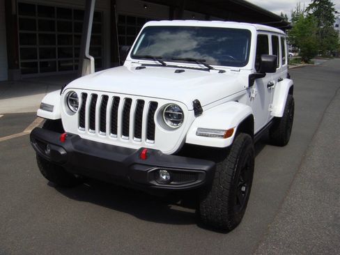 Used 2022 Jeep Wrangler Unlimited Sahara w/ Cold Weather Group AWD/4WD image 2