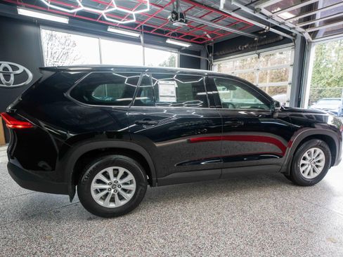 Used 2024 Toyota Grand Highlander XLE image 4