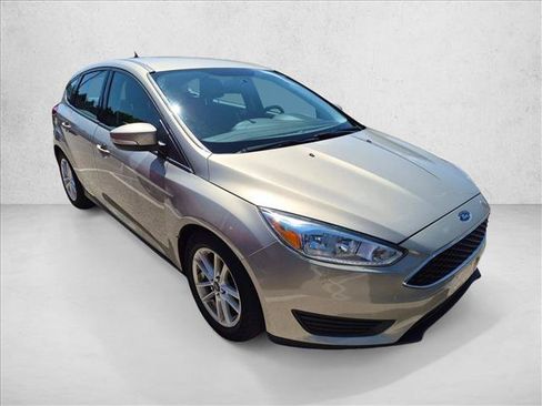 Used 2015 Ford Focus SE FWD image 3