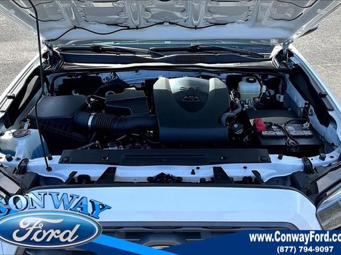 Used 2022 Toyota Tacoma TRD Off-Road w/ Technology Package image 32