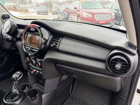 Used 2017 MINI Cooper 4-Door Hardtop image 14