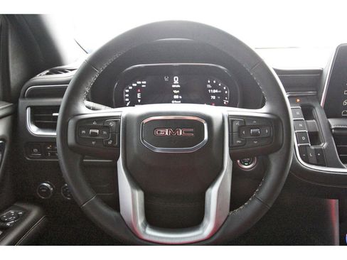 Used 2024 GMC Yukon XL SLT w/ SLT Luxury Package image 13