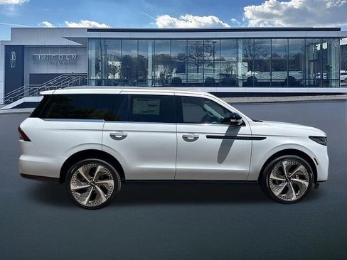 New 2026 Lincoln Navigator Black Label AWD/4WD image 9