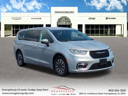 Used 2023 Chrysler Pacifica Touring-L