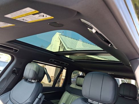 New 2026 Land Rover Range Rover Long Wheelbase SE AWD/4WD image 12