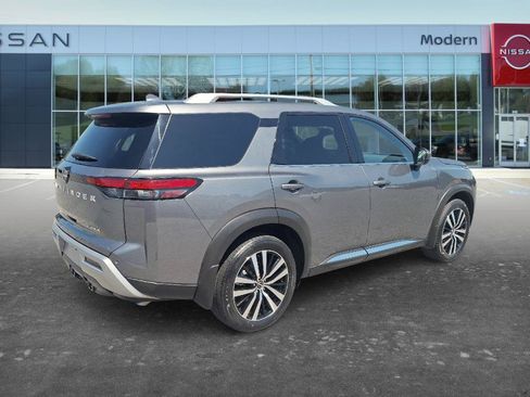 Used 2025 Nissan Pathfinder Platinum w/ Cargo Package FWD image 5