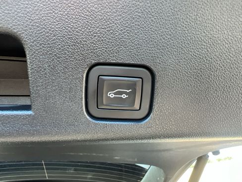Used 2025 Chevrolet Traverse Z71 AWD/4WD image 12