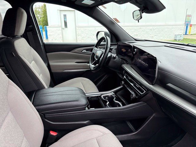 Used 2024 Chevrolet Traverse LT FWD image 4