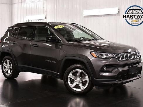 Used 2023 Jeep Compass Latitude w/ Convenience Group AWD/4WD image 1