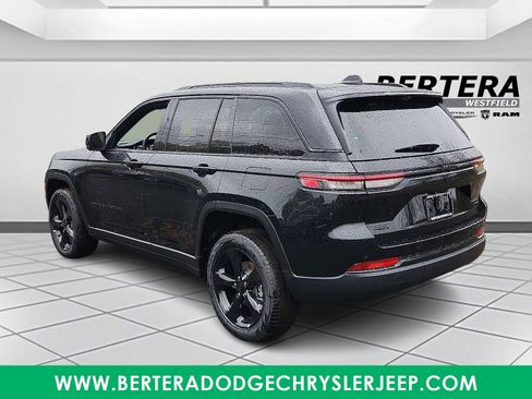 New 2025 Jeep Grand Cherokee Limited w/ Luxury Tech Group II image 3