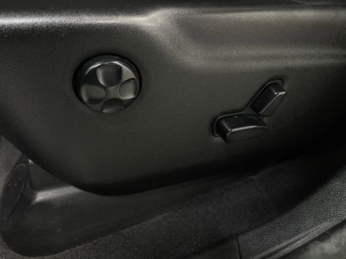 Used 2017 Jeep Grand Cherokee Limited image 17