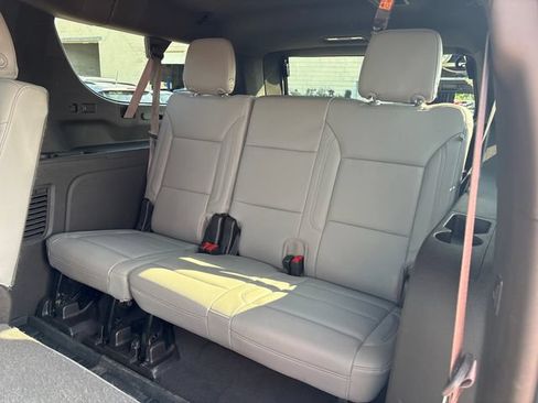 Used 2024 Chevrolet Suburban Z71 w/ Z71 Off-Road Package AWD/4WD image 21