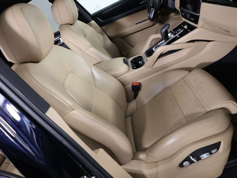 Used 2021 Porsche Cayenne AWD/4WD image 30