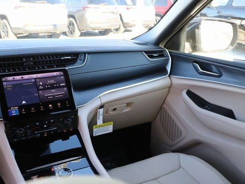 New 2025 Jeep Grand Cherokee Limited w/ Luxury Tech Group II image 26