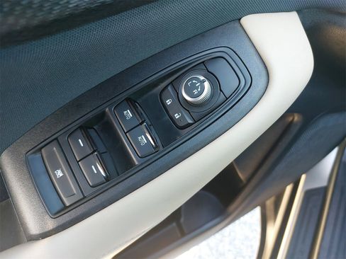 Used 2020 Subaru Outback Premium image 27