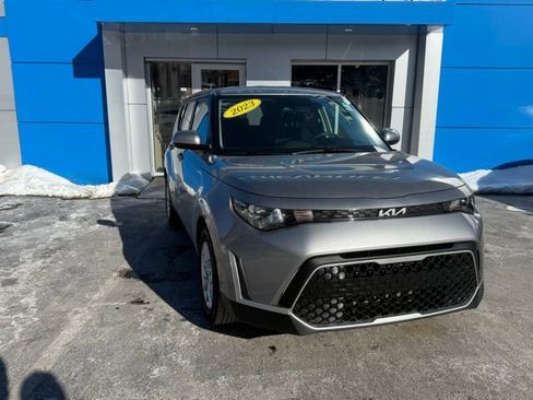 Used 2023 Kia Soul LX w/ LX Technology Package image 3