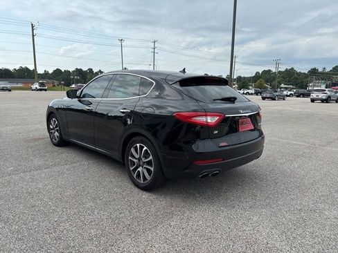 Used 2018 Maserati Levante image 5