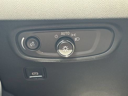 Used 2024 GMC Terrain SLE FWD image 16