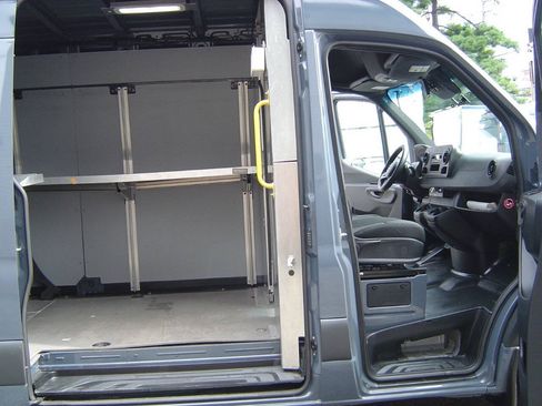 Used 2021 Mercedes-Benz Sprinter 2500 image 9