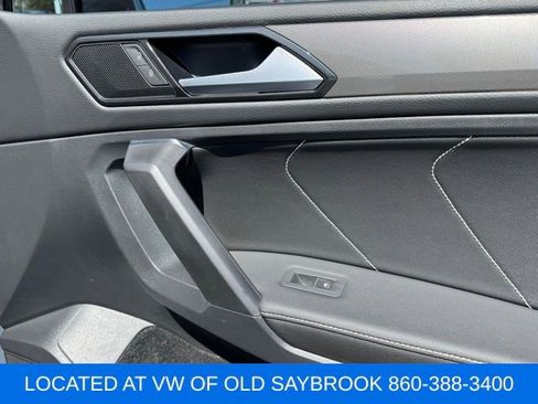 Used 2022 Volkswagen Tiguan SE w/ Panoramic Sunroof Package image 28