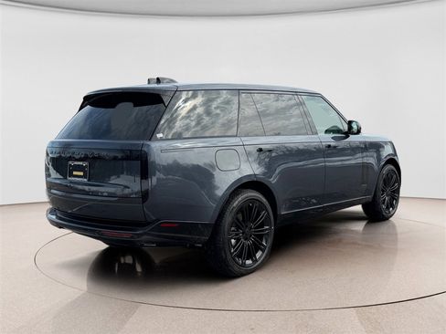 New 2026 Land Rover Range Rover Long Wheelbase SE image 5