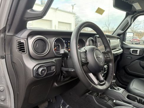 Used 2023 Jeep Wrangler Sport S image 18