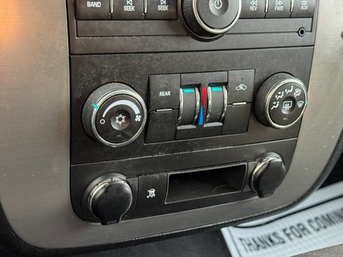 Used 2011 Chevrolet Suburban 2500 image 32