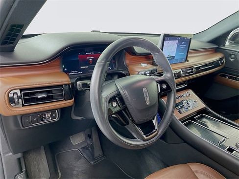Used 2022 Lincoln Aviator Reserve w/ Elements Package Plus image 10