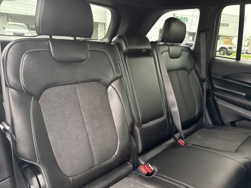 New 2025 Jeep Grand Cherokee Altitude image 16