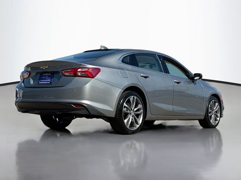 Used 2024 Chevrolet Malibu LT FWD image 2