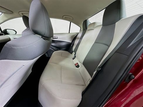Used 2022 Toyota Corolla LE image 4